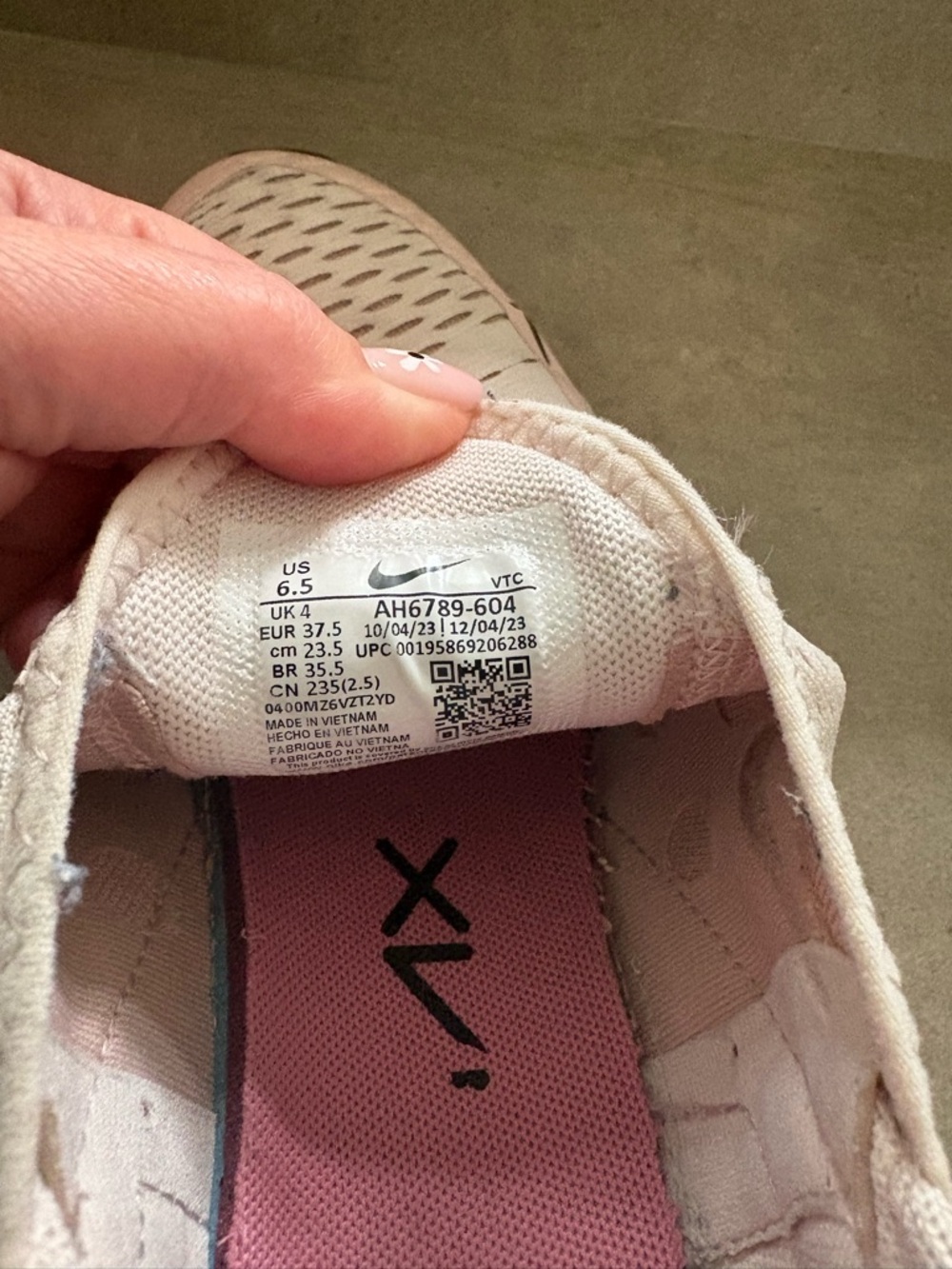 Nike Women’s Air Max 270 Soft Pink Sneakers Size 6.5 US - Picture 8 of 8